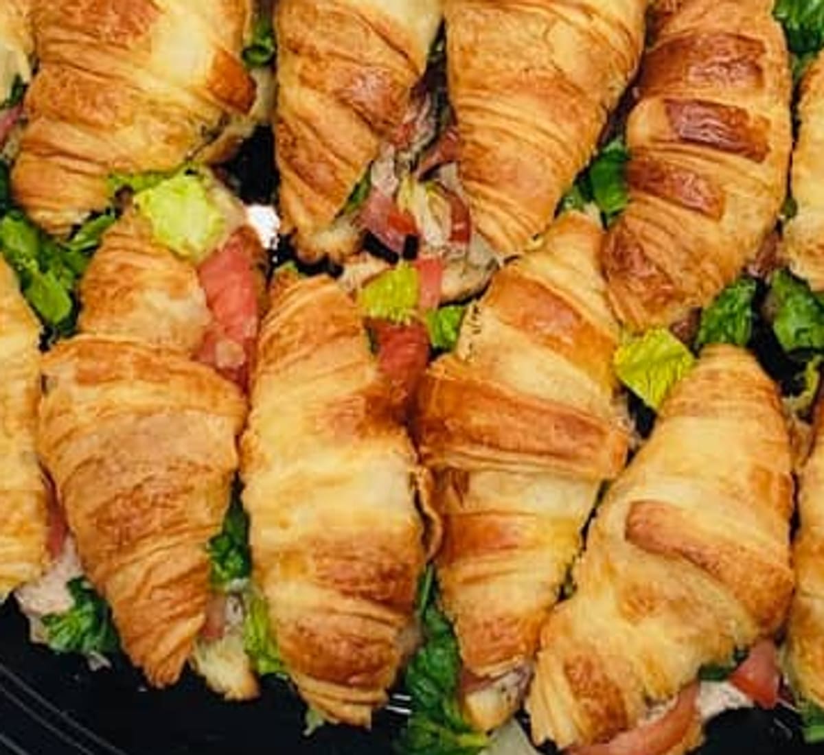 Sandwich au croissant, served hot with ham or turkey